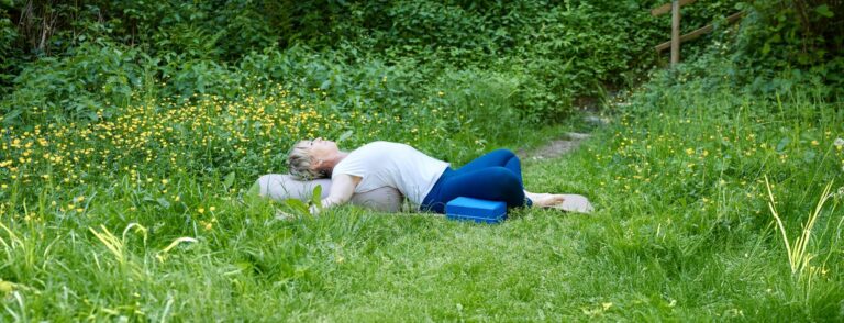 Fitplus_Priska_YinYogaSchmetterling_HeaderHome2025